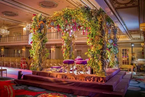 Luxury wedding decor ideas 2026 with elegant floral and chandelier setup