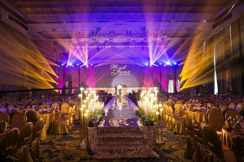wedding stage lighting ideas 2026 with LED lights, chandeliers and dramatic effects