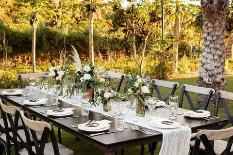 stylish wedding table runner ideas 2026 with floral and elegant dining decor